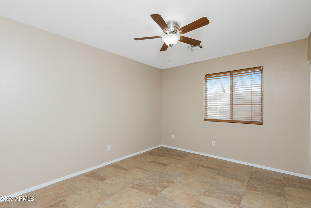 15193 W Adams Street - Photo 18