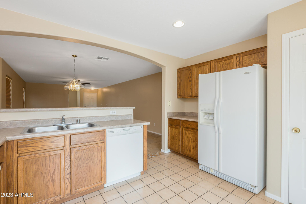 15193 W Adams Street - Photo 11
