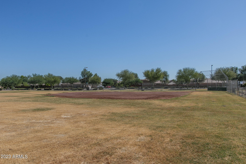 15193 W Adams Street - Photo 29