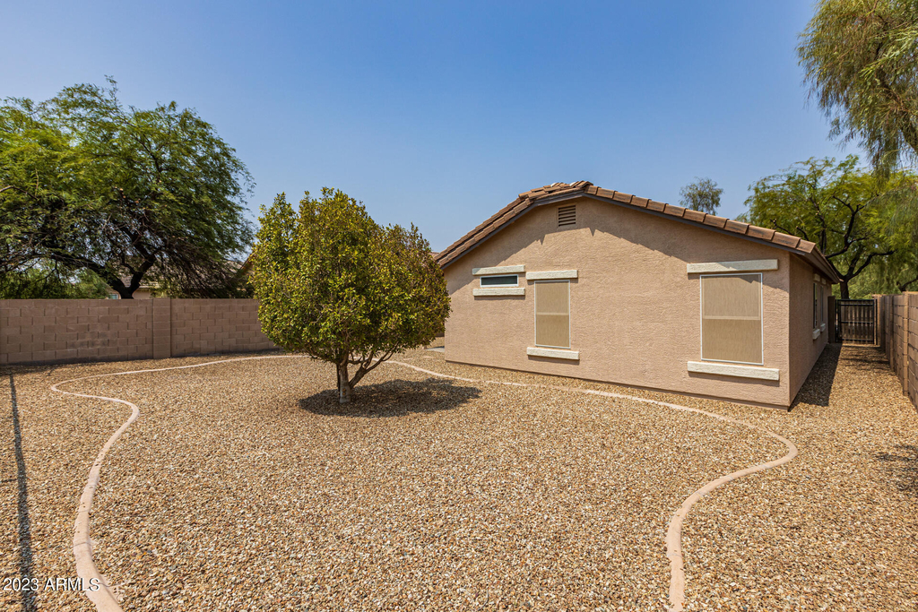 15193 W Adams Street - Photo 22