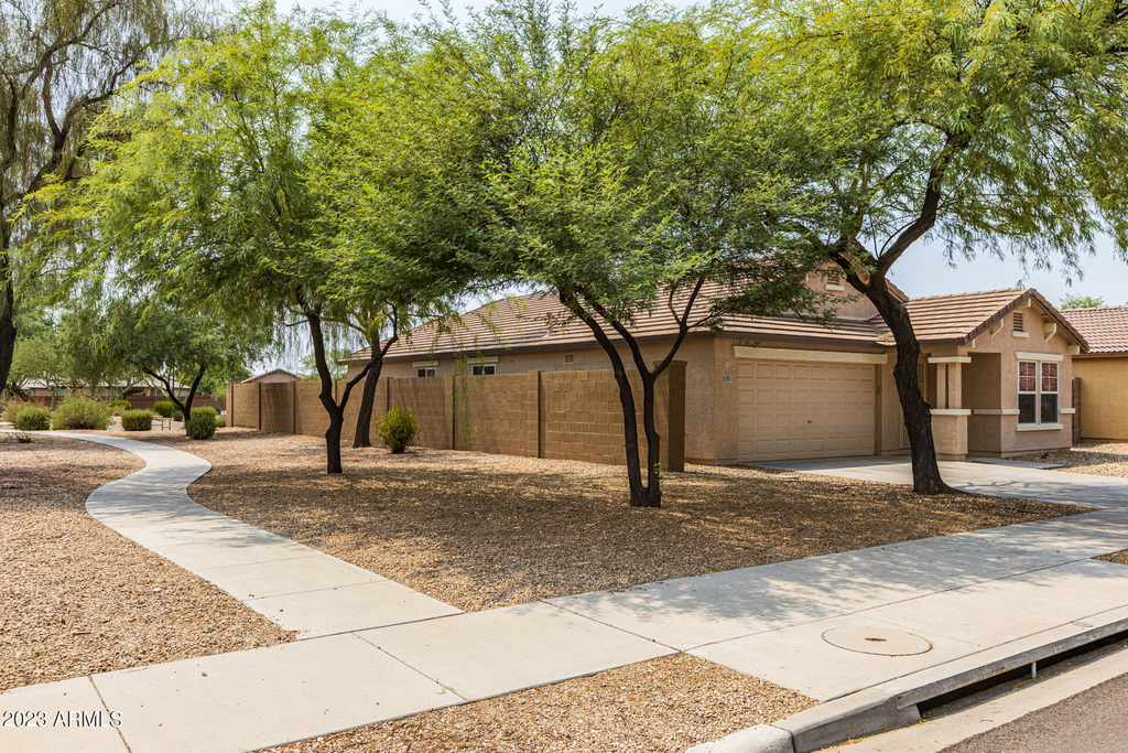 15193 W Adams Street - Photo 1