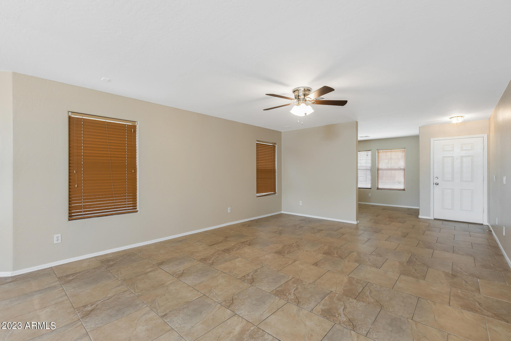 15193 W Adams Street - Photo 7
