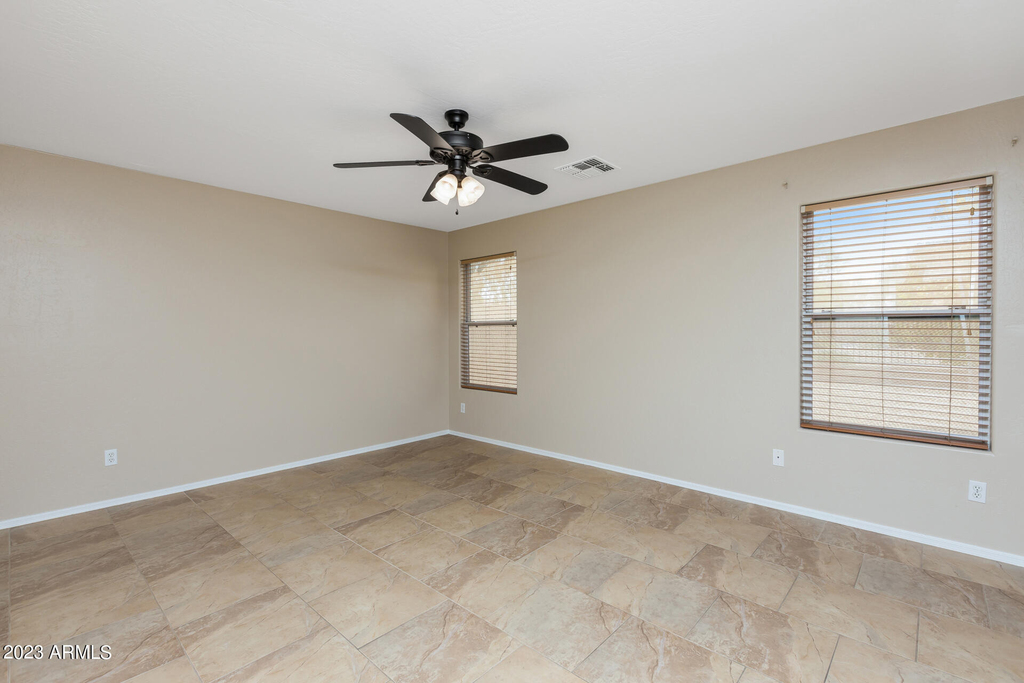 15193 W Adams Street - Photo 12