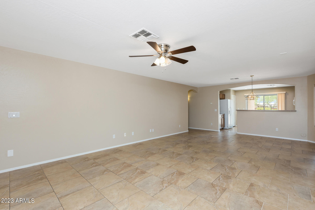15193 W Adams Street - Photo 5