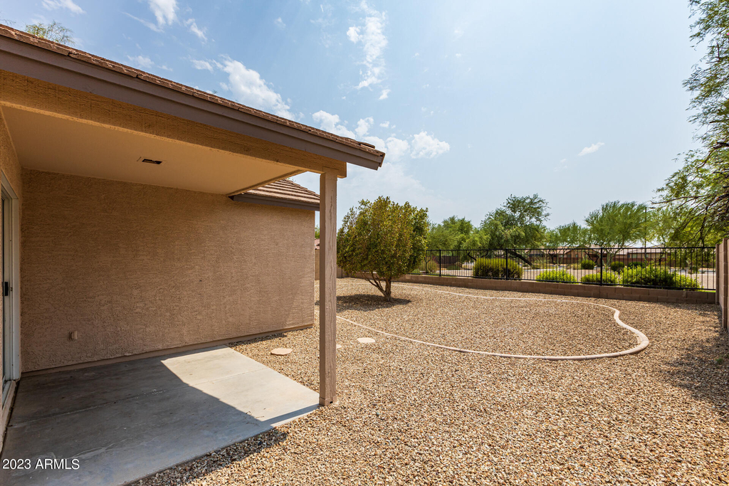 15193 W Adams Street - Photo 24