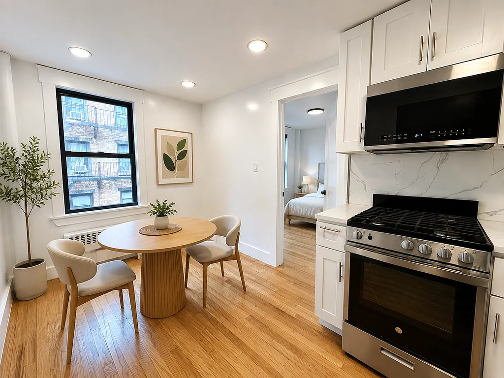 West 17th Street - Photo 0