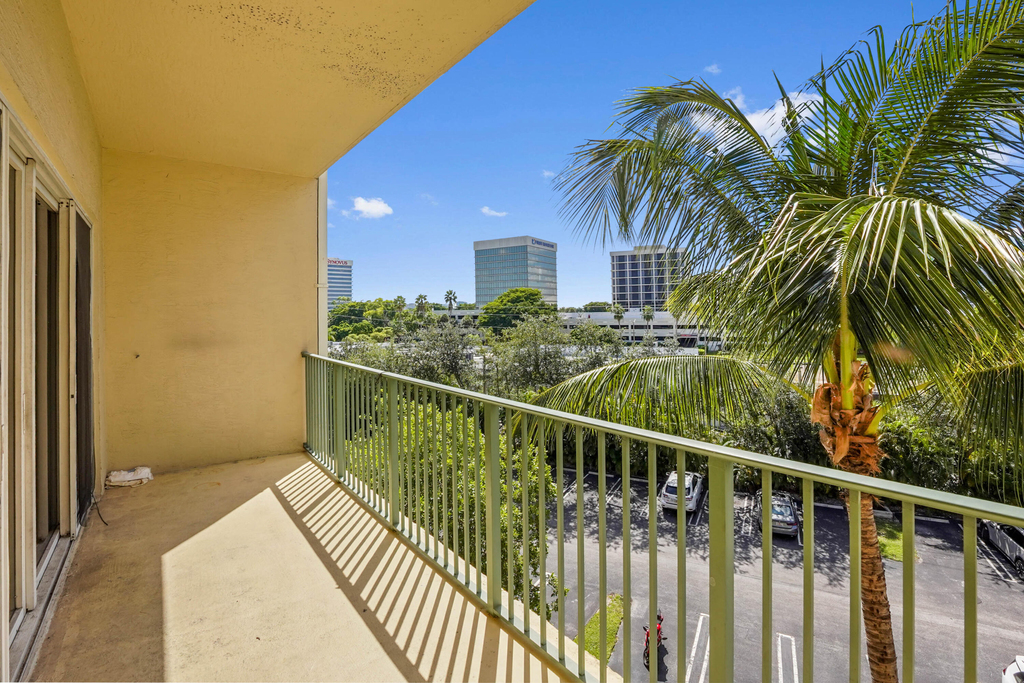 1650 Presidential Way - Photo 18