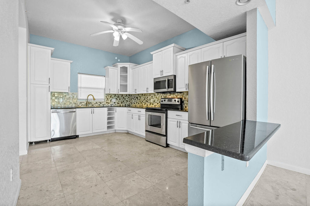 1650 Presidential Way - Photo 4