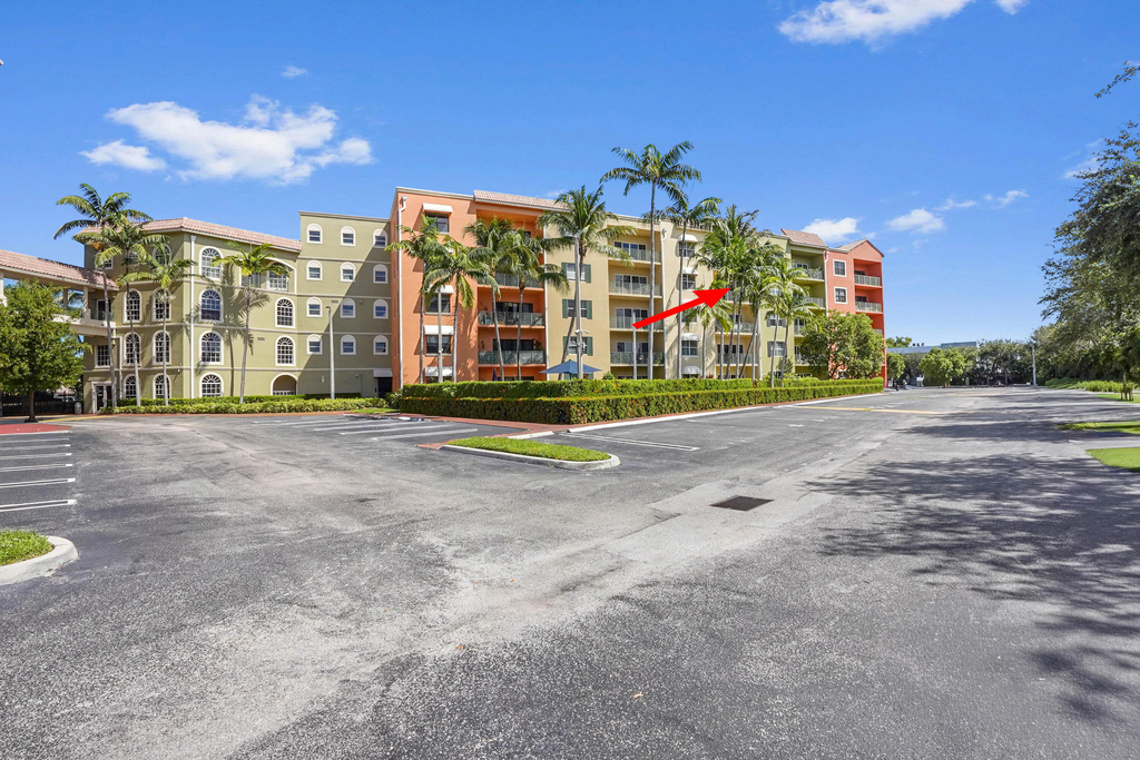 1650 Presidential Way - Photo 0