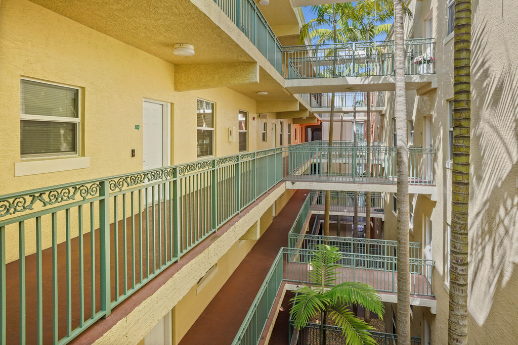 1650 Presidential Way - Photo 2
