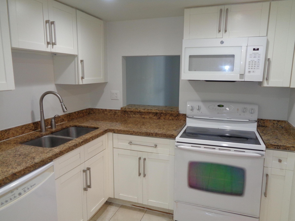 4394 Nw 9th Avenue - Photo 3