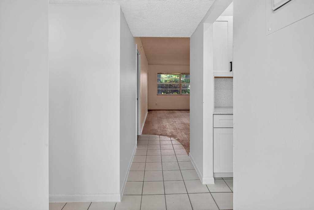5061 W Oakland Park Boulevard - Photo 10