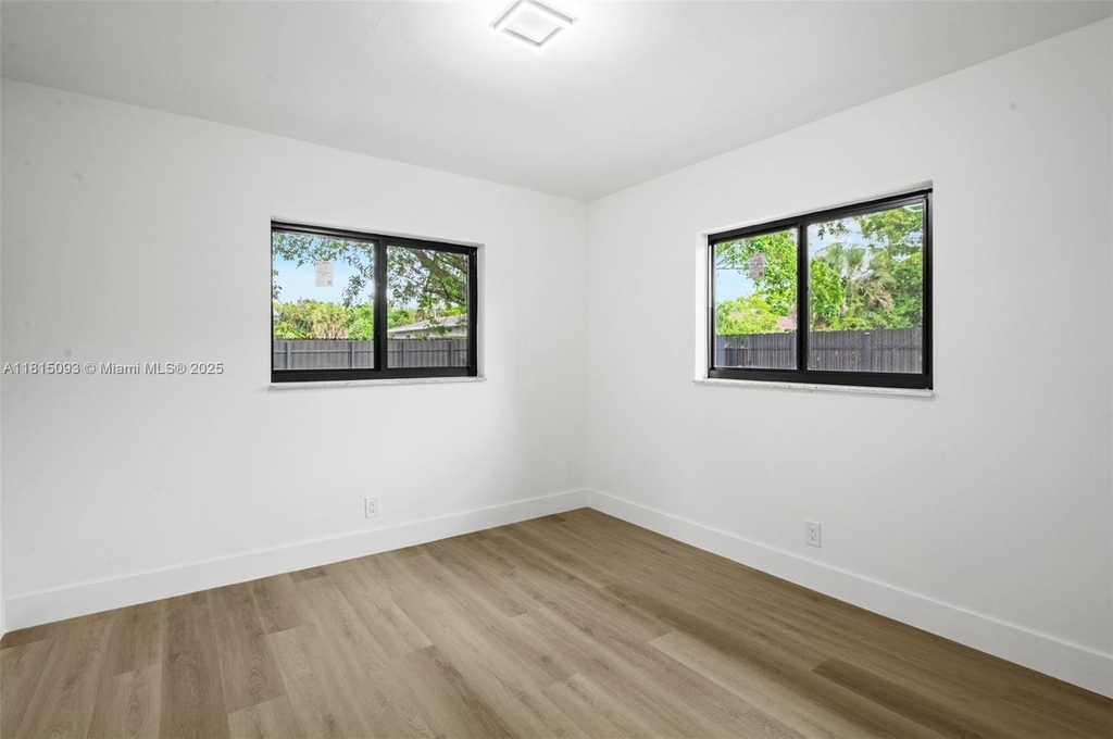 679 Sw 17th Court - Photo 12