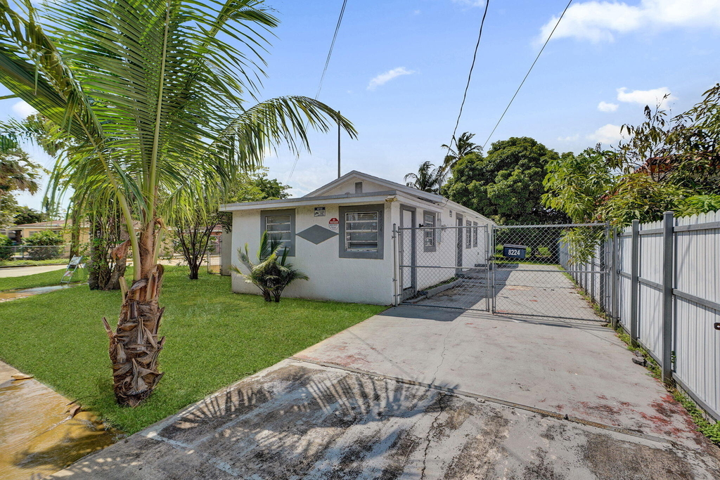 8224 Nw 1st Place - Photo 0