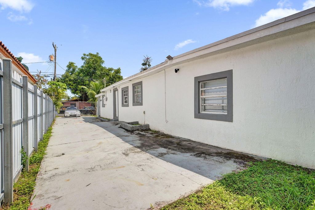 8224 Nw 1st Place - Photo 40
