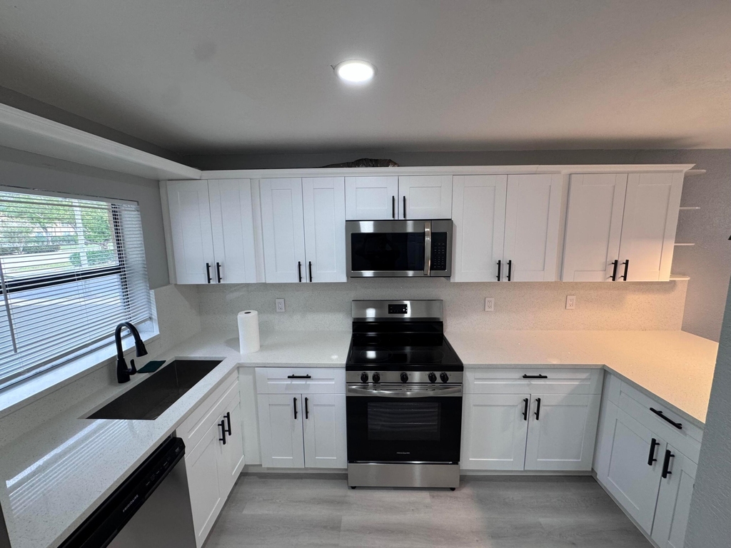 11001 Royal Palm Boulevard - Photo 3