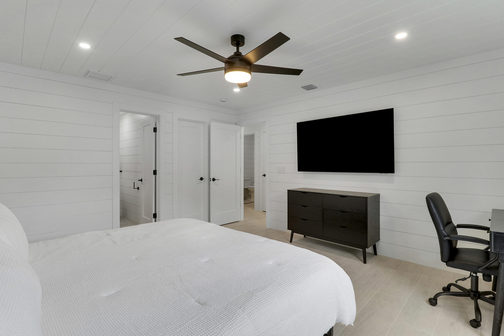 2443 E Edgewater Drive - Photo 40