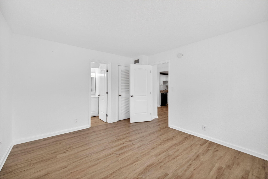2961 Ne 7th Avenue - Photo 4