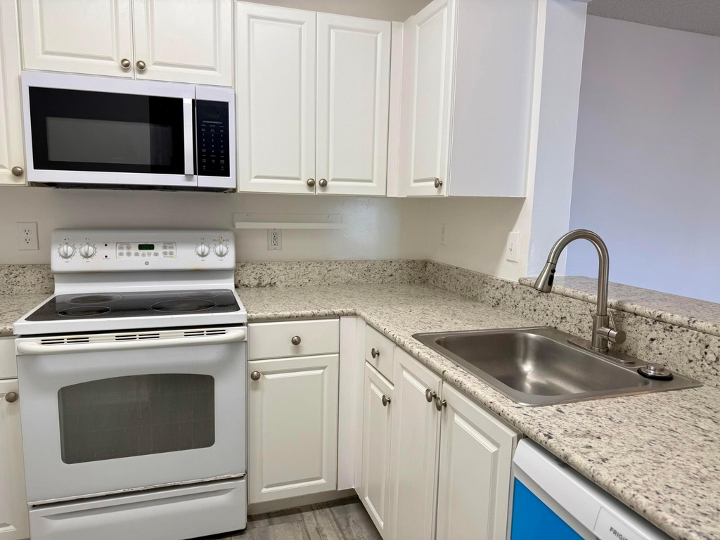 1450 Se 3rd Avenue - Photo 3