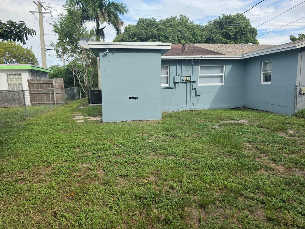 2131 Nw 26th Avenue - Photo 16
