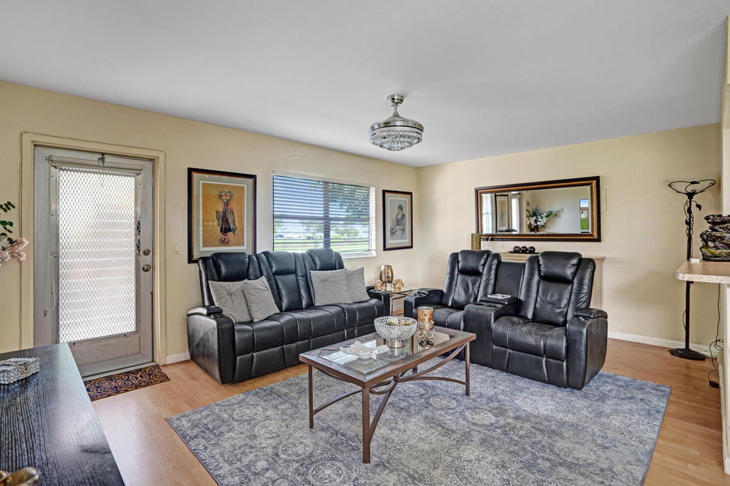 338 Seville O - Photo 4