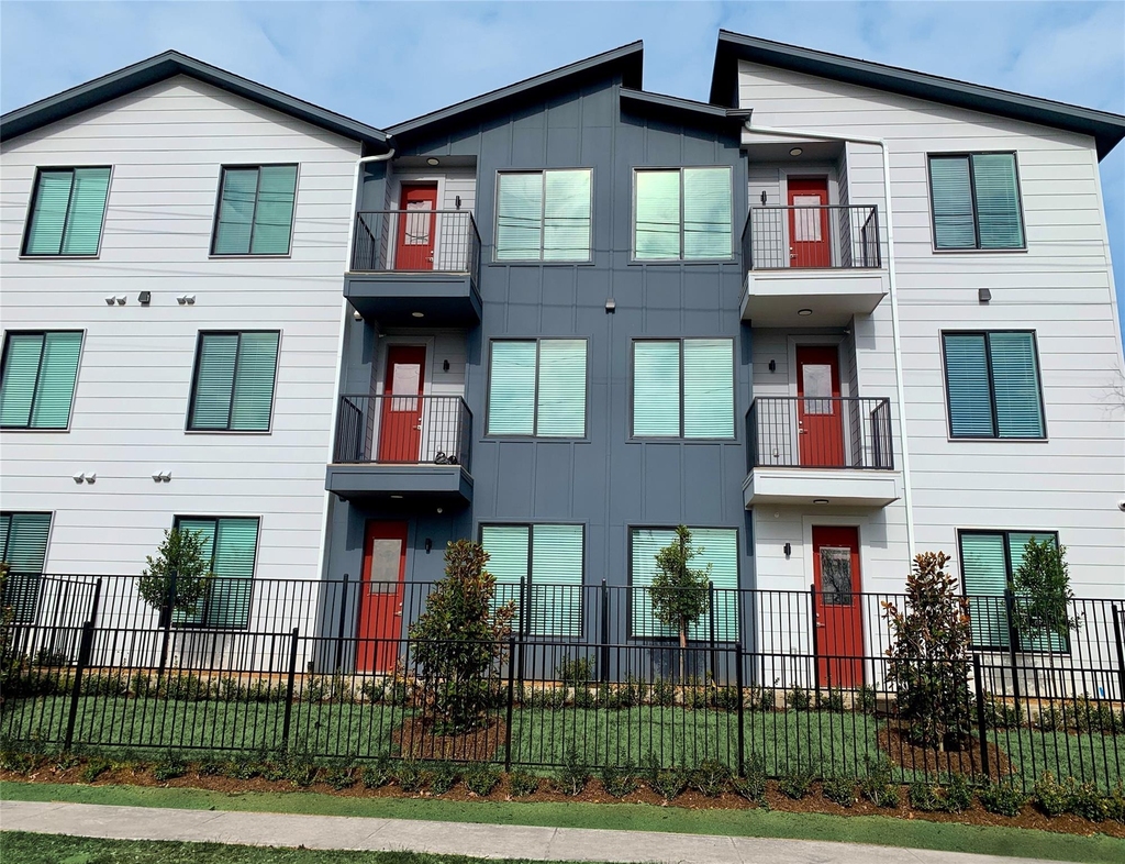 3235 Dallas Street - Photo 0