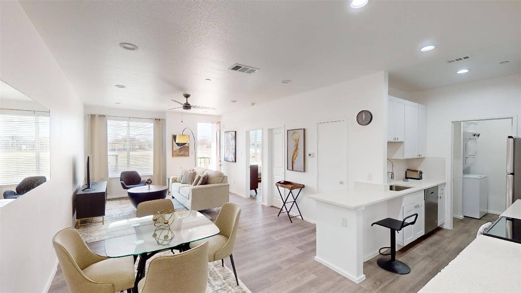 3235 Dallas Street - Photo 2