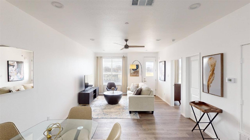 3235 Dallas Street - Photo 3