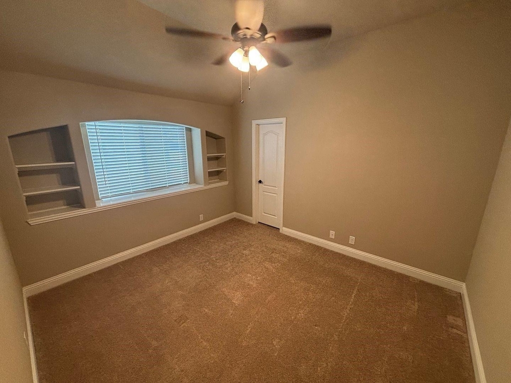 1104 Canterbury Lane - Photo 5