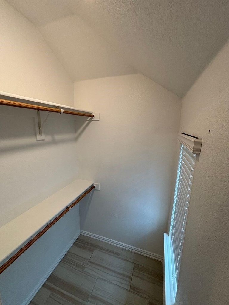 1104 Canterbury Lane - Photo 4
