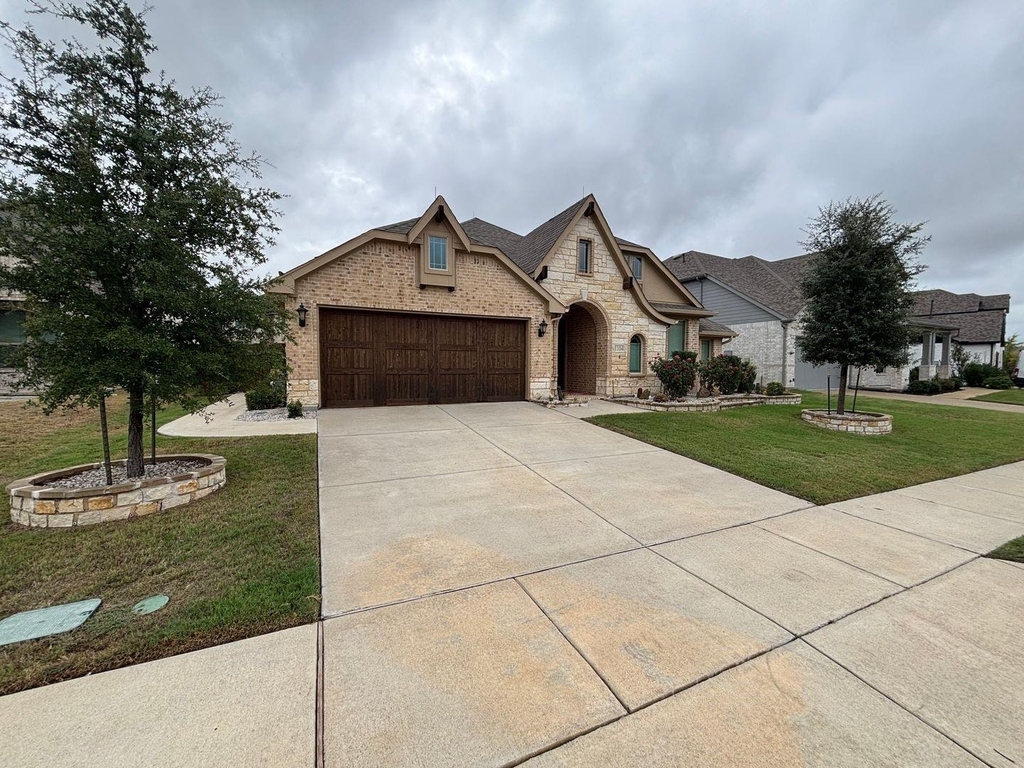 1104 Canterbury Lane - Photo 1