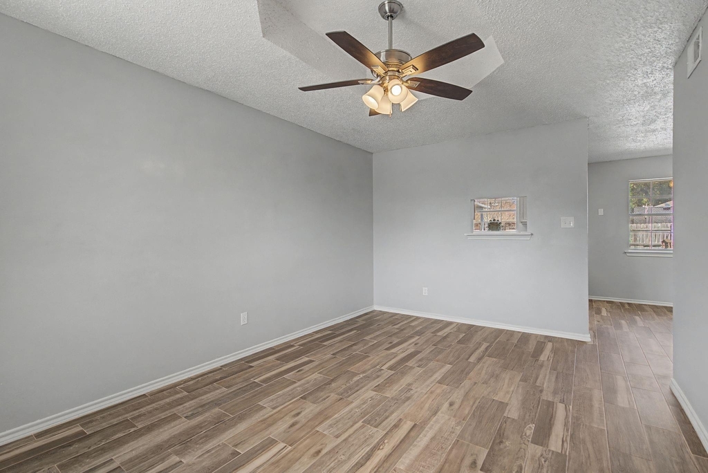 114 Prairie Creek Circle - Photo 2