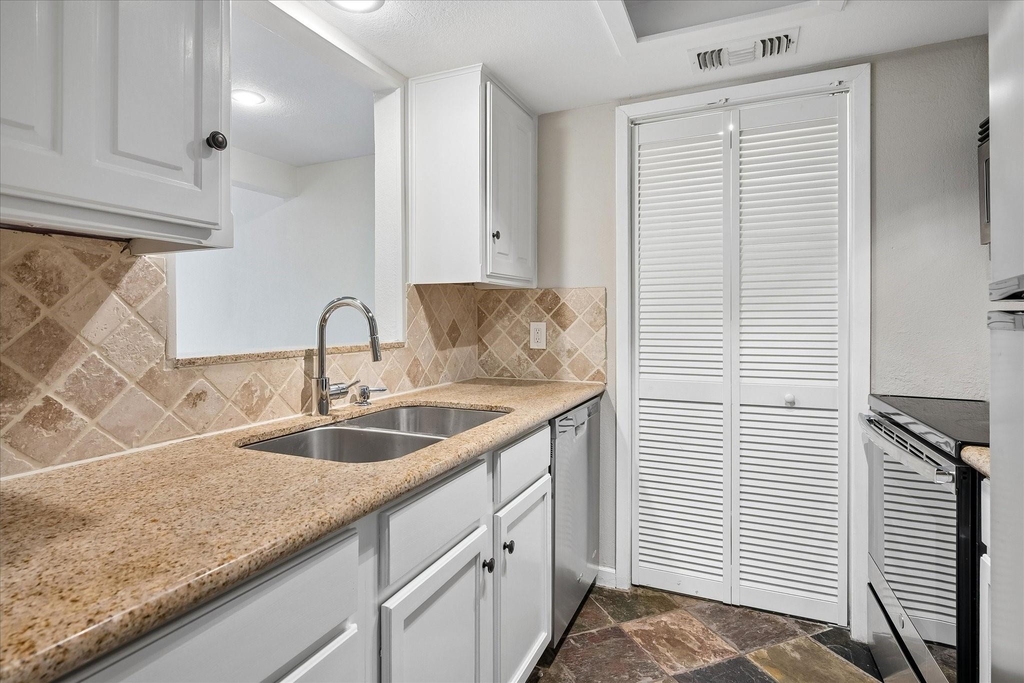 3815 Holland Avenue - Photo 6