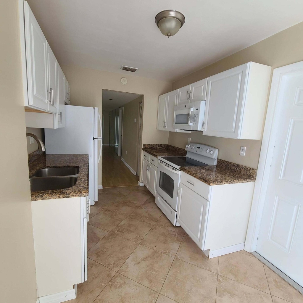 9947 Sw 59th Court - Photo 8
