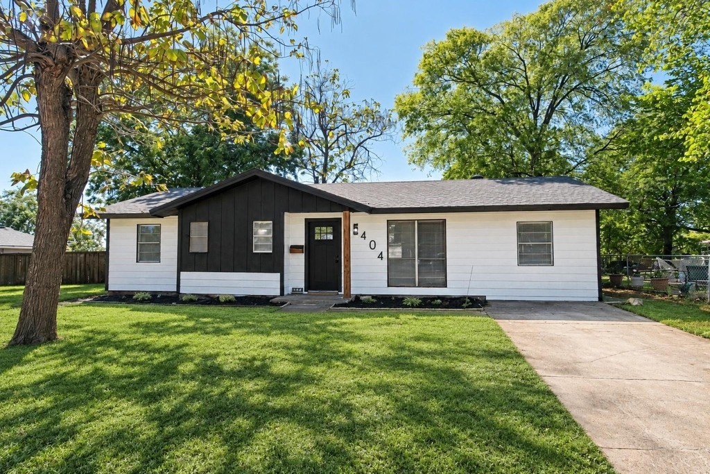 404 Limestone Drive - Photo 0