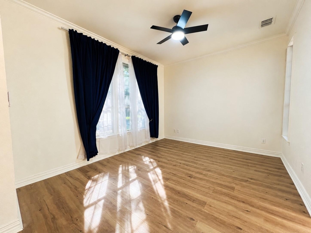 1606 Sarah Brooks Drive - Photo 4