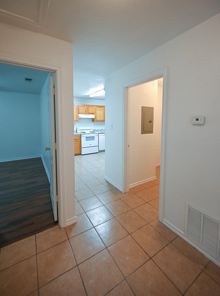 105 S Wilson Street - Photo 9