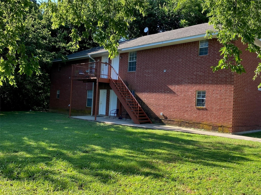 105 S Wilson Street - Photo 0