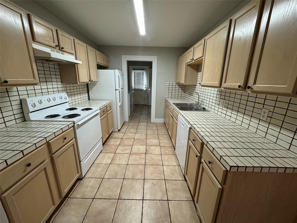 5321 Reiger Avenue - Photo 6