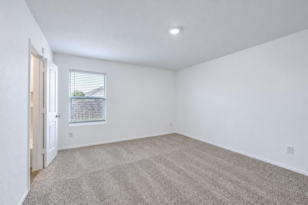 1422 Southwell Drive - Photo 9