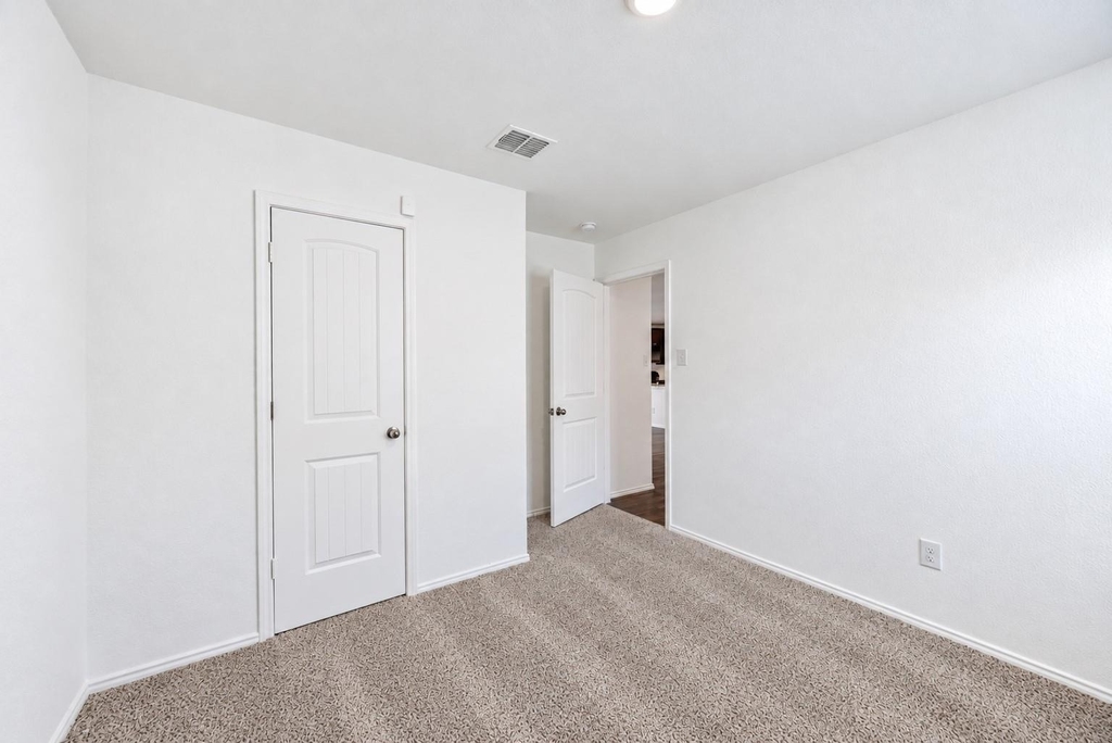 1422 Southwell Drive - Photo 18