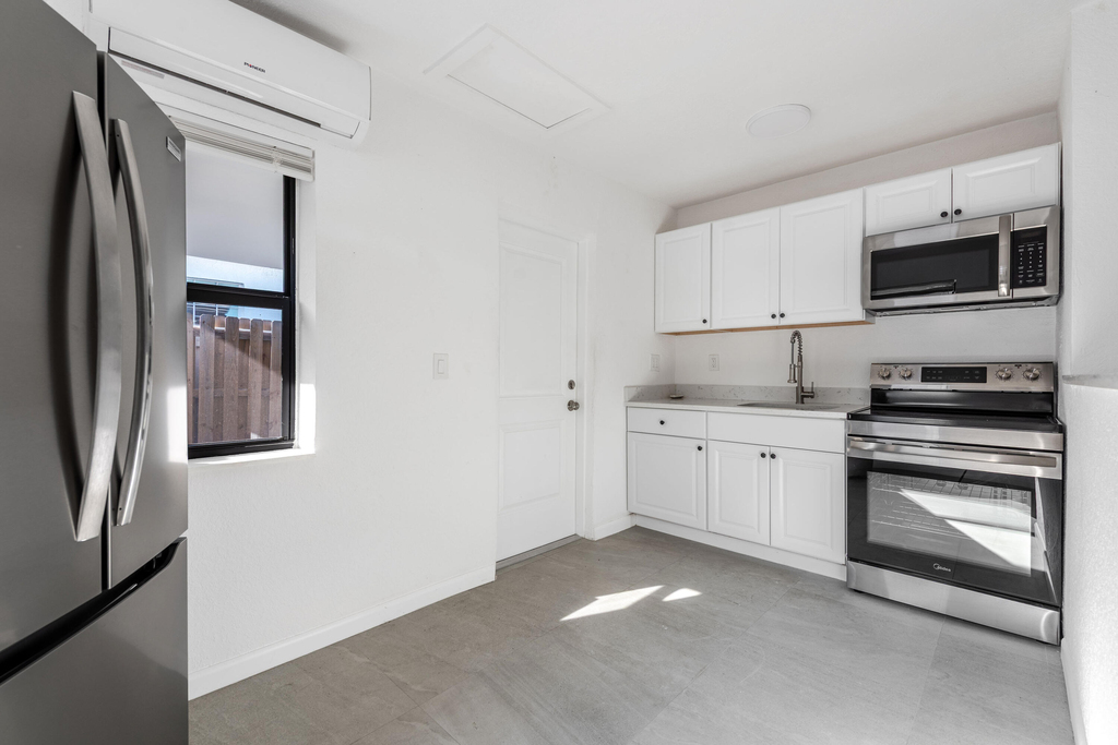538 28th Street - Photo 3