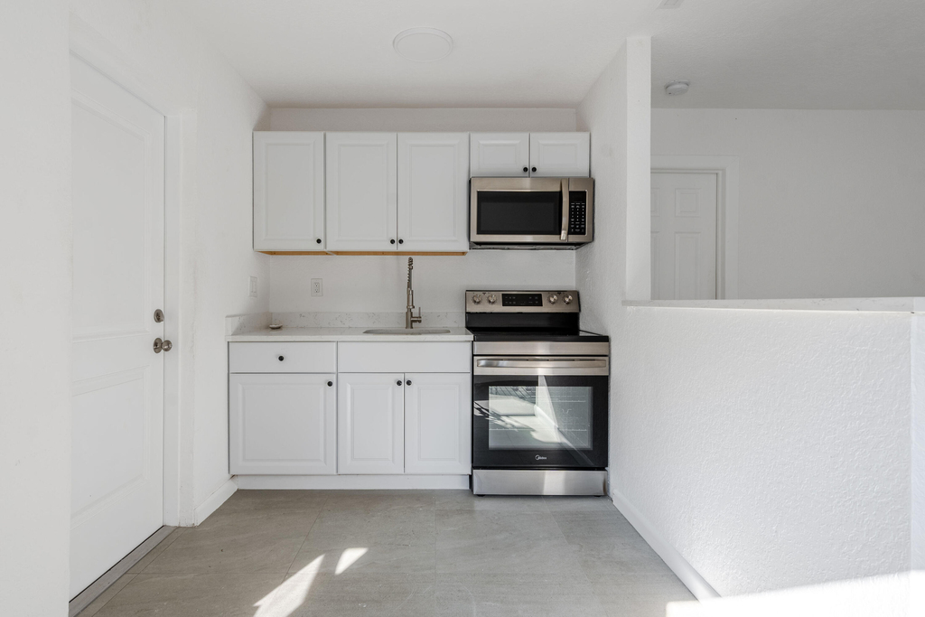 538 28th Street - Photo 4