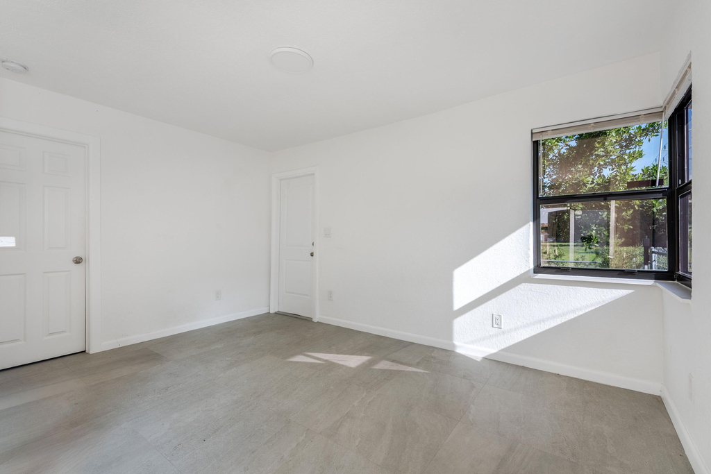 538 28th Street - Photo 7