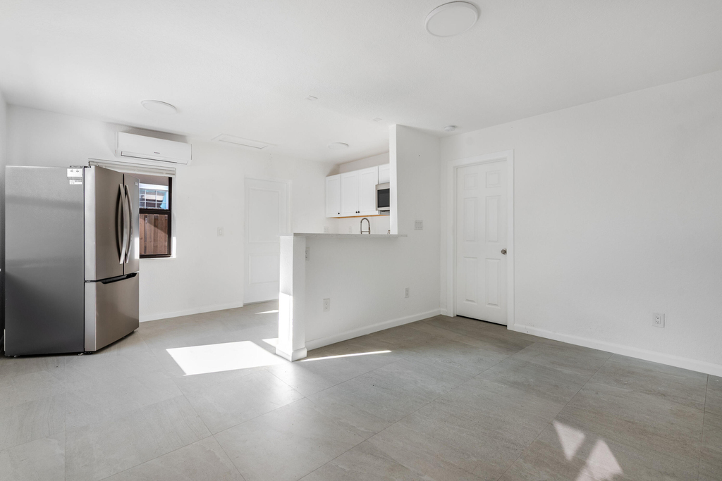 538 28th Street - Photo 8