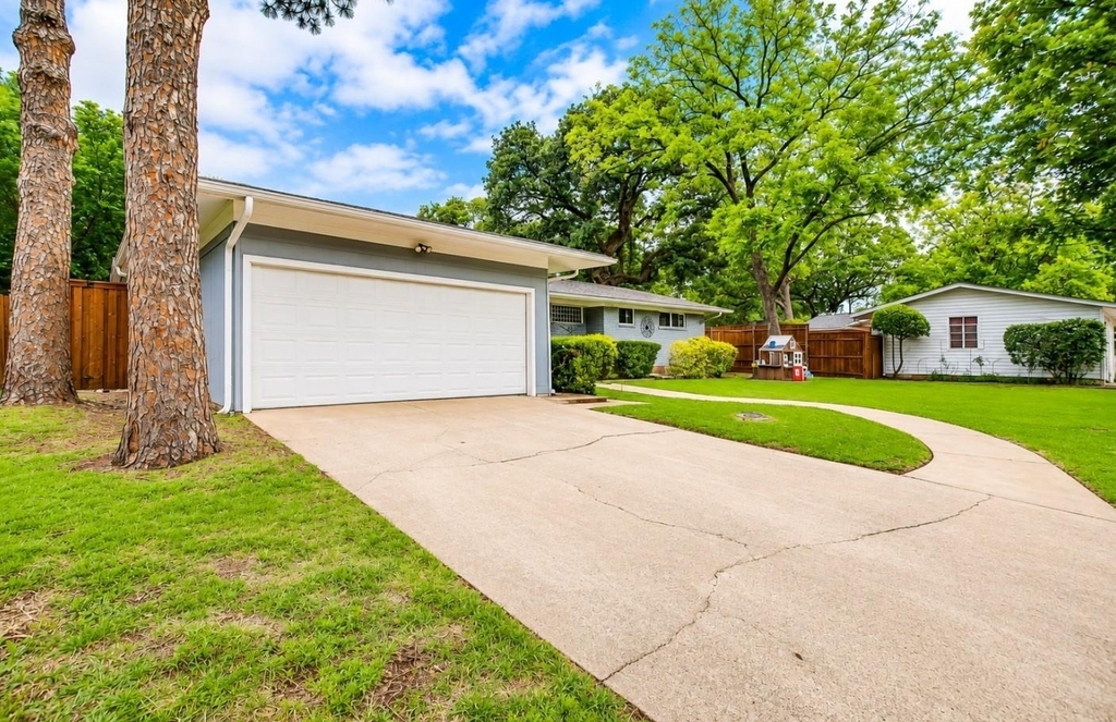 1813 Thomas Place - Photo 2