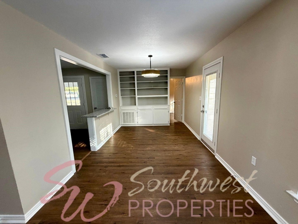 107 Greenview Drive - Photo 2
