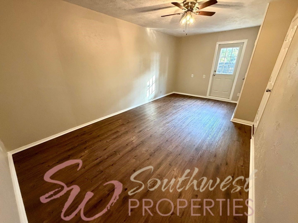107 Greenview Drive - Photo 6
