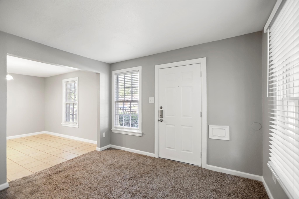 4112 Hampshire Boulevard - Photo 3