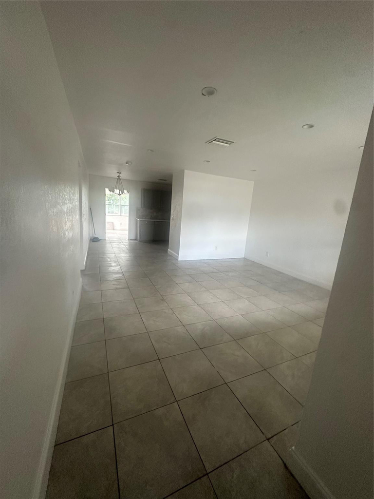 5400 Nw 17th Street - Photo 2